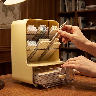 Organisateur de bureau plein