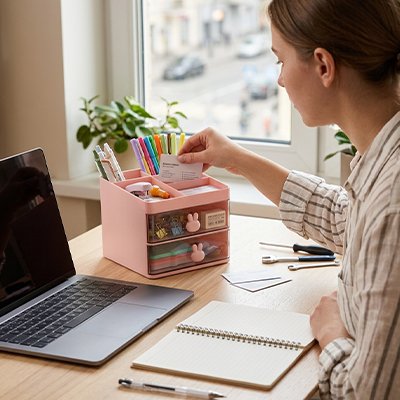 Organisateur de bureau rose