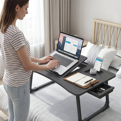 Table ordinateur portable gris sur le lit